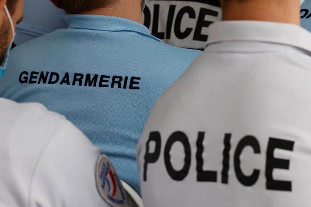 PARIZ: POLICAJAC NAPADNUT NOŽEM