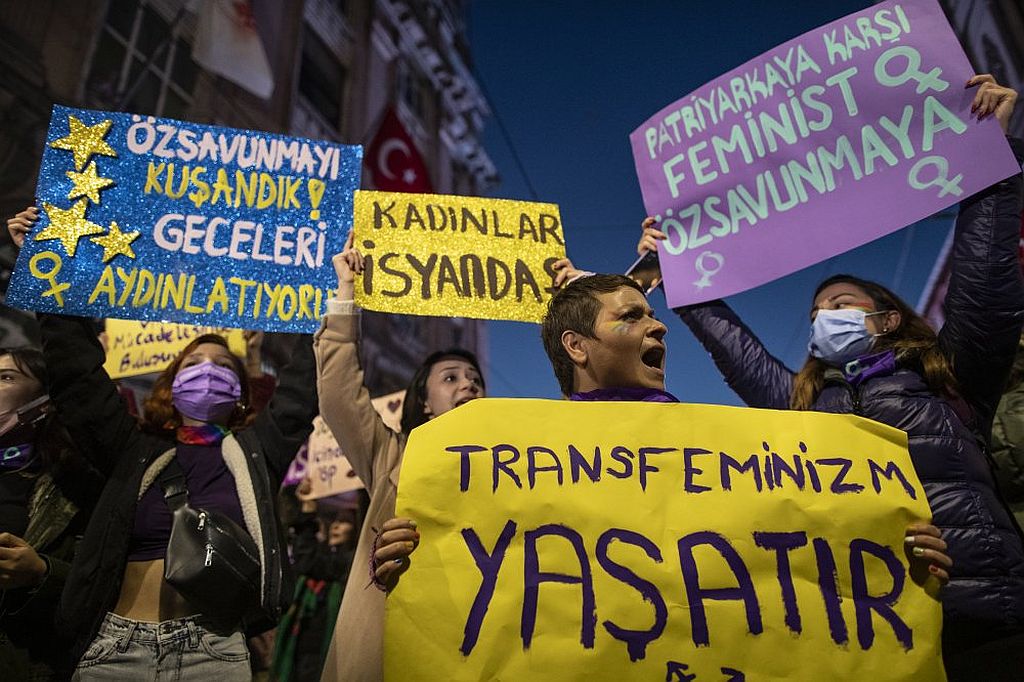 Turska policija suzavcem na žene koje protestuju protiv rodnog nasilja