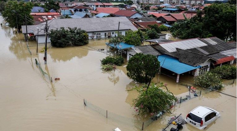 MALEZIJA: Najmanje osam poginulih u poplavama