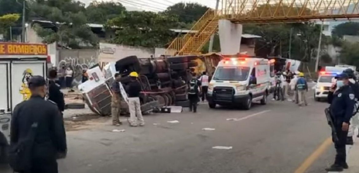MEKSIKO: Najmanje 53 osobe poginule u prevrtanju kamiona