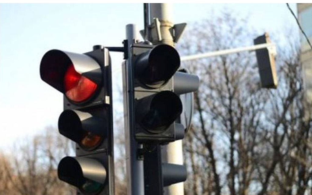 Predlažu uvođenje četvrtog svjetla na semaforu: Evo čemu bi trebalo služiti