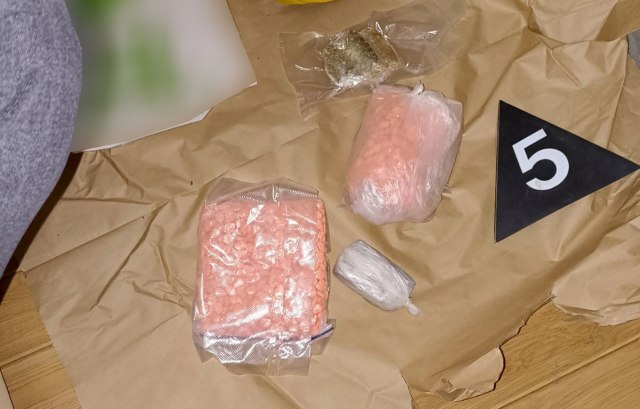 U stanu u Beogradu pronađeno više od 6,5 kilograma narkotika FOTO