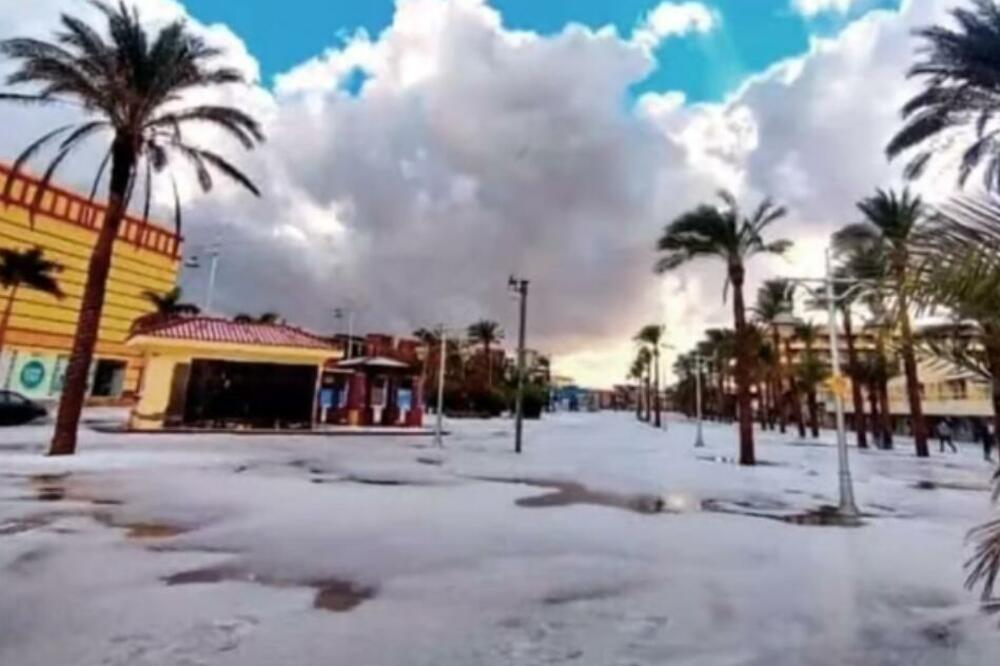 Snijeg i grad u Hurgadi, turisti u čudu VIDEO