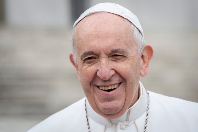 Papa Franjo uputio snažnu poruku roditeljima: “Ne osuđivati gej djecu, već ih treba podržati”