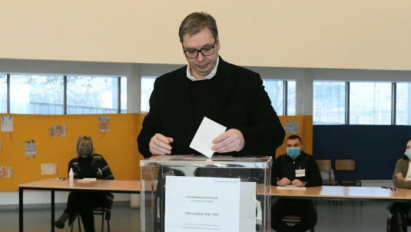 Vučić glasao na referendumu