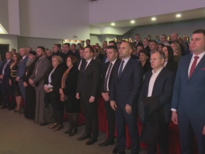 Mrkonjić Grad: Miloradu  Dodiku povelja počasnog građanina