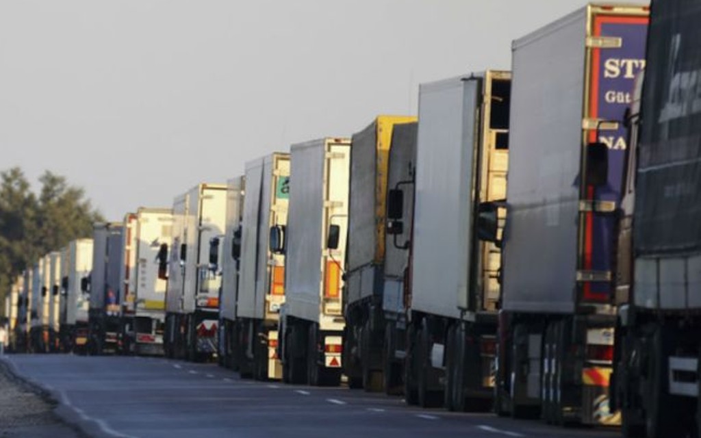 Ukrajinci vozačima kamiona iz Srbije ne daju ni HLJEB