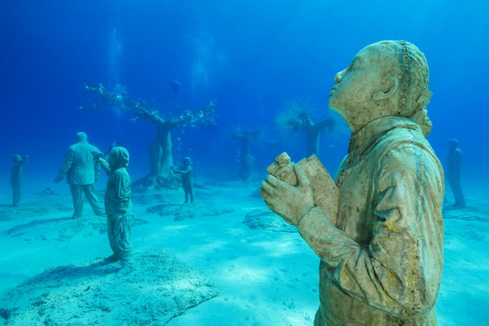 Muzej pod vodom koji turisti posjećuju u ronilačkom odijelu VIDEO