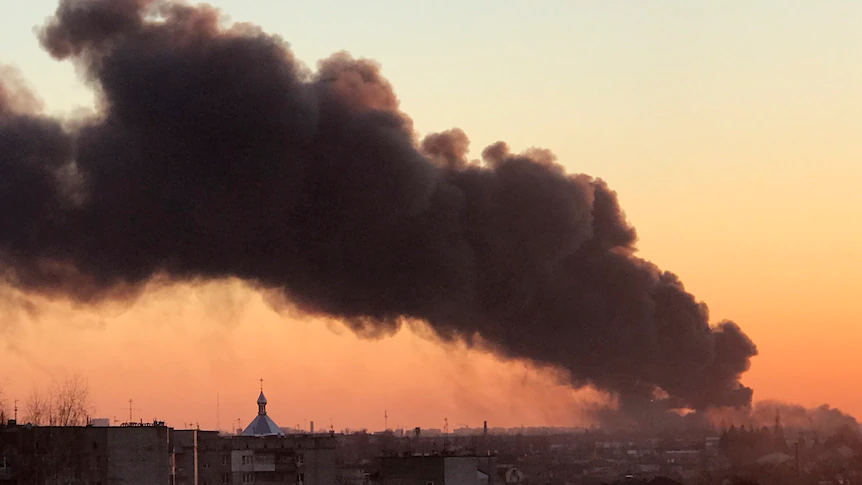 EKSPLOZIJE U LAVOVU Veliki oblak dima se uzdiže iznad grada