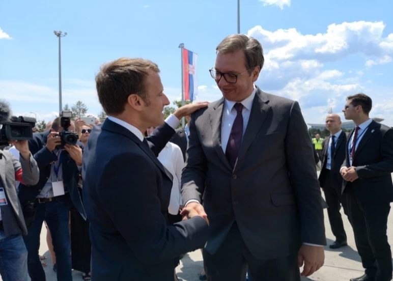 Vučić čestitao Makronu „Srbija i dalje ostaje posvećena jačanju odnosa sa Francuskom“