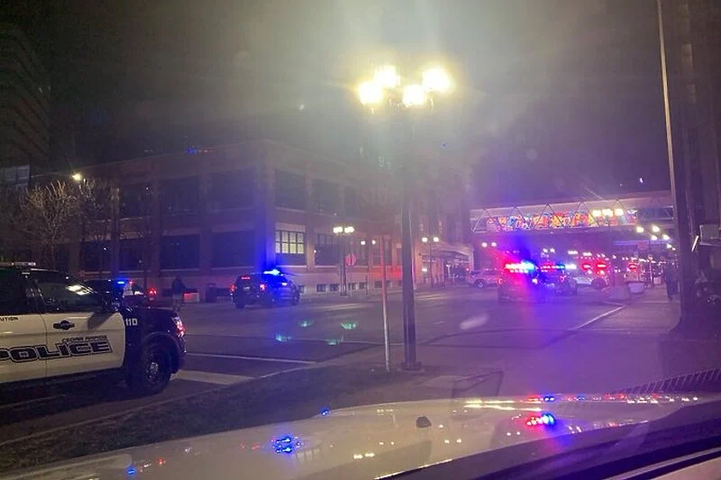 Dvije osobe ubijene, deset ranjeno u pucnjavi u noćnom klubu u američkom gradu Cedar Rapsids