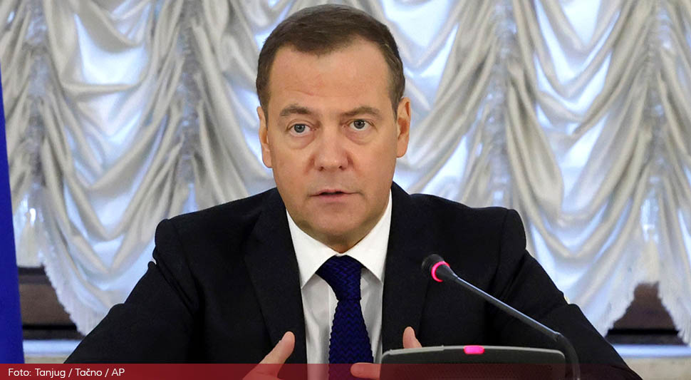 Medvedev: Isporuka MLRS oružja Kijevu put do svjetskog rata