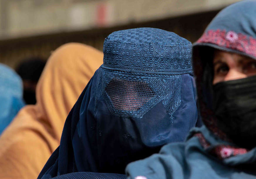 Od danas zvanična zabrana: Talibani naredili televizijskim voditeljicama da pokriju lice (FOTO)
