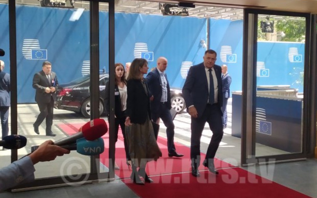 Čović ne prisustvuje sastnaku, Dodik traži da se iz dokumenta izbaci Ukrajina
