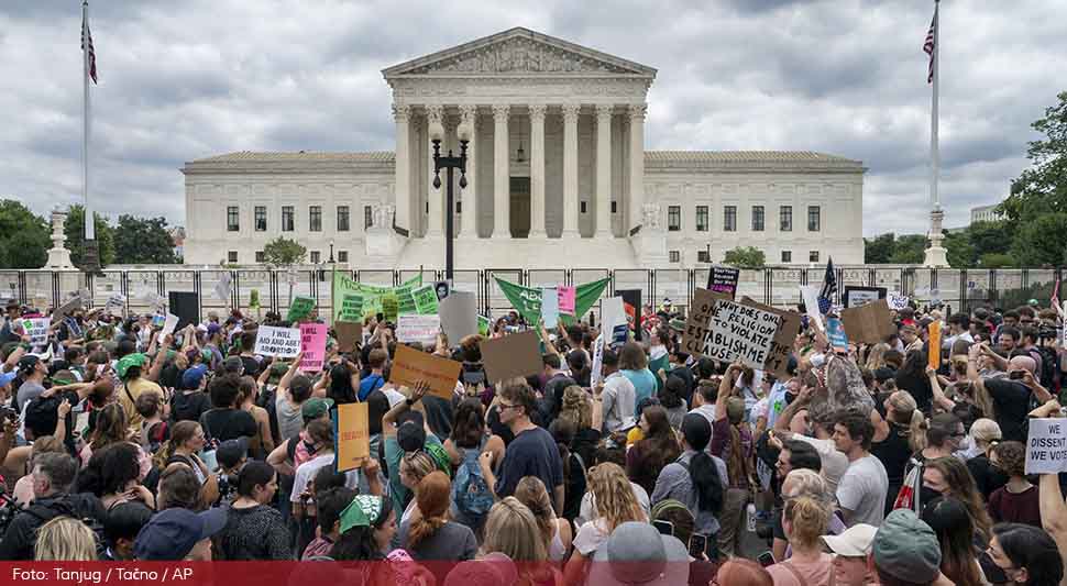 Hiljade ljudi na protestima protiv ukidanja prava na abortus