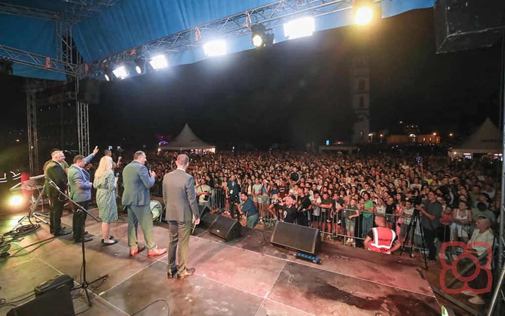 Čelinac: Proslava Dan opštine završila koncertom pred više od 20.000 ljudi – Dodik i Đajić zapjevali sa Jovanom Perišićem