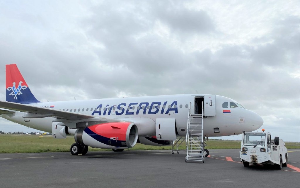 Avion Er Srbije prinudno sletio u Crnoj Gori