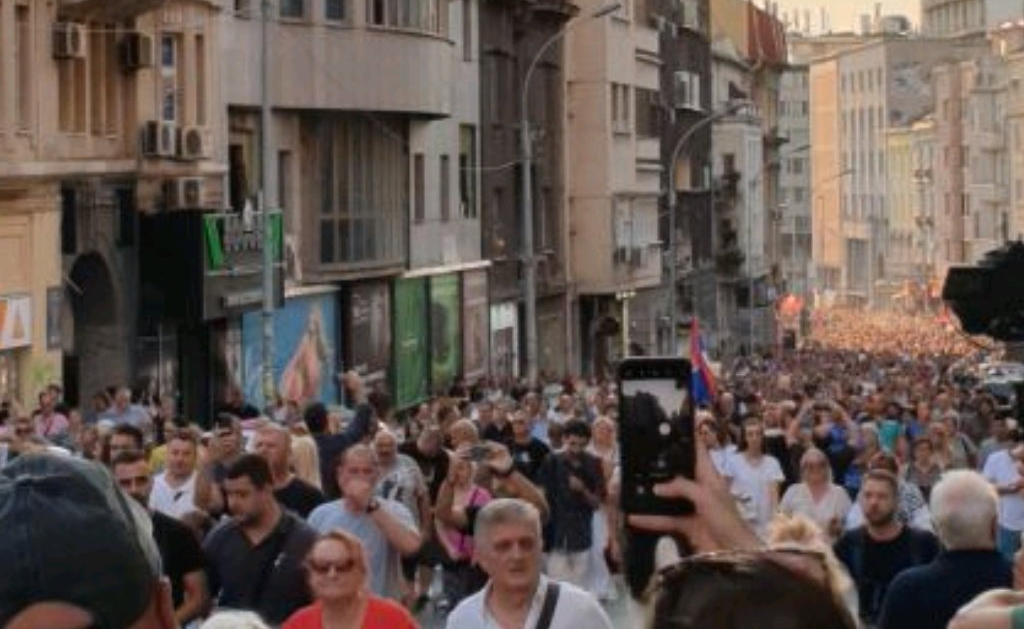 U Beogradu velika porodična šetnja protiv EVROPRAJDA