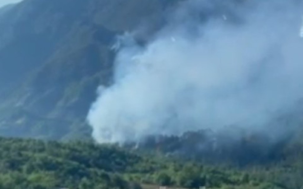 Katastrofa kod Trebinja – Stižu helikopteri i iz Srbije da gase veliki požar