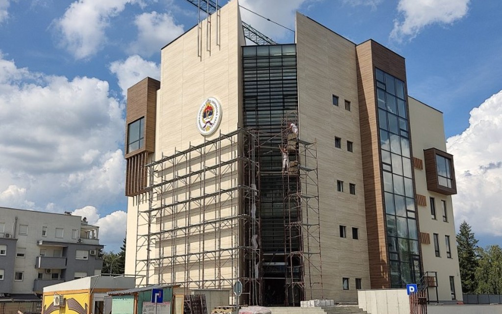 Do sada neviđeno u Srpskoj: Veliki amblem Republike na novoj zgradi Ustavnog suda