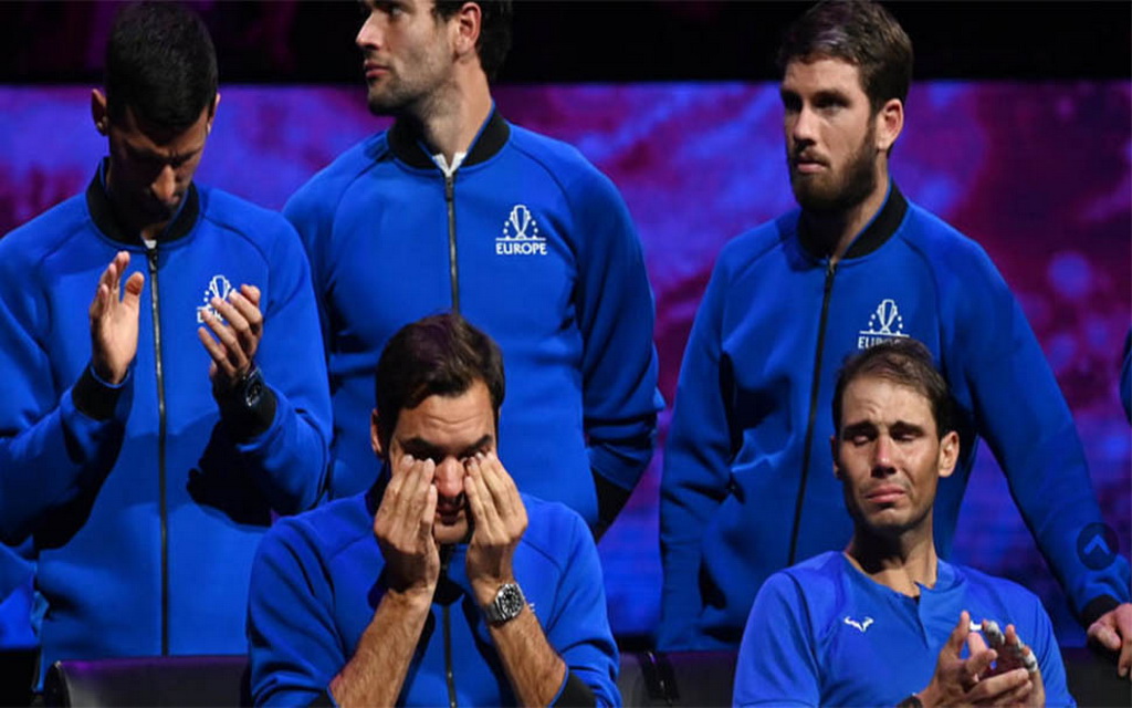 EMOTIVAN OPROŠTAJ: Nadal obliven suzama, Novak zagrlio Rodžera, pa i sam zaplakao