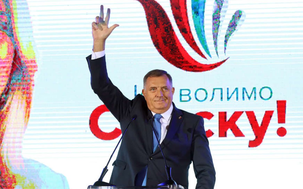 Dodik: Ponosan sam što se srpska trobojka danas vijori svuda gdje živi srpski rod