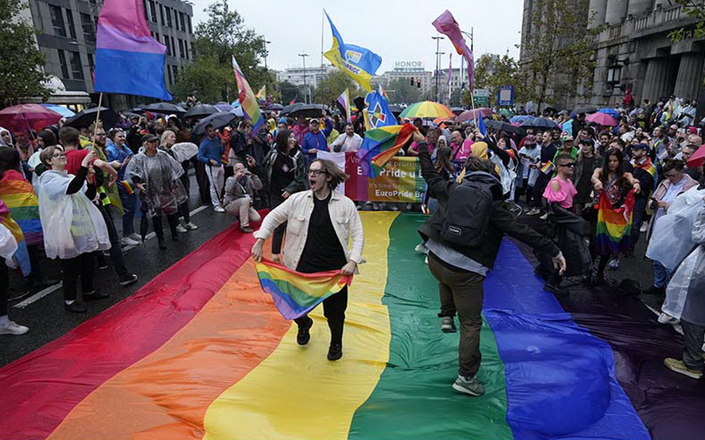Rusija: Zabranjeno promovisanje LGBT zajednice, pedofilije i promjene pola