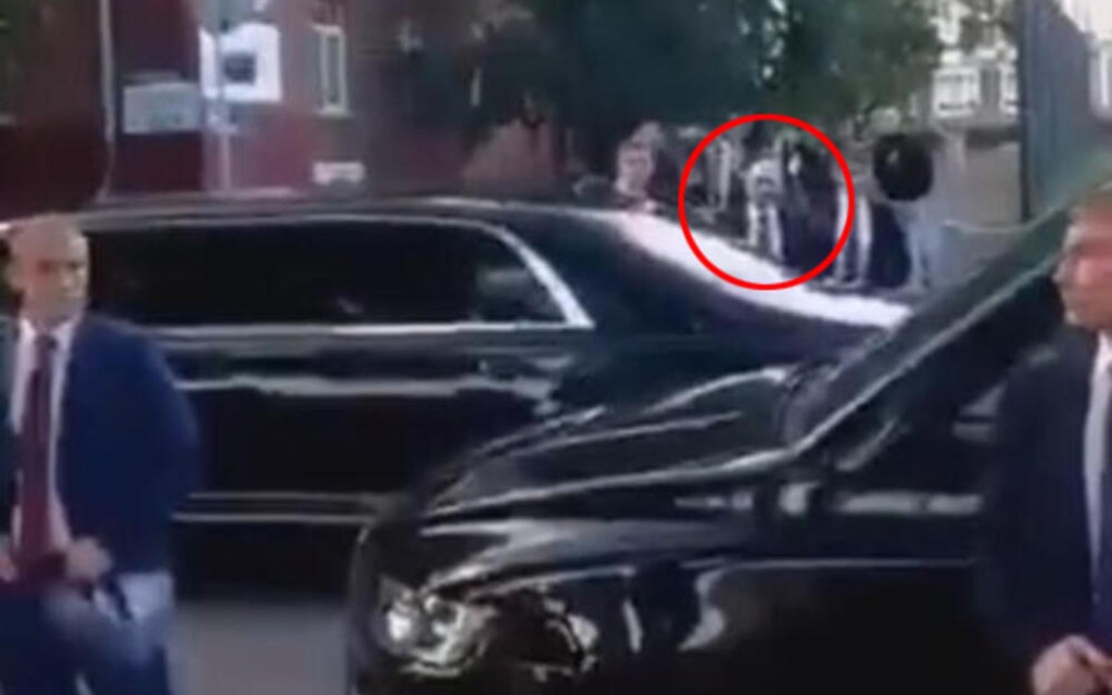 Putin ponovo izluđuje svoju pratnju: Zaustavio kolonu vozila samo da bi prolaznike pitao DVA PITANJA!