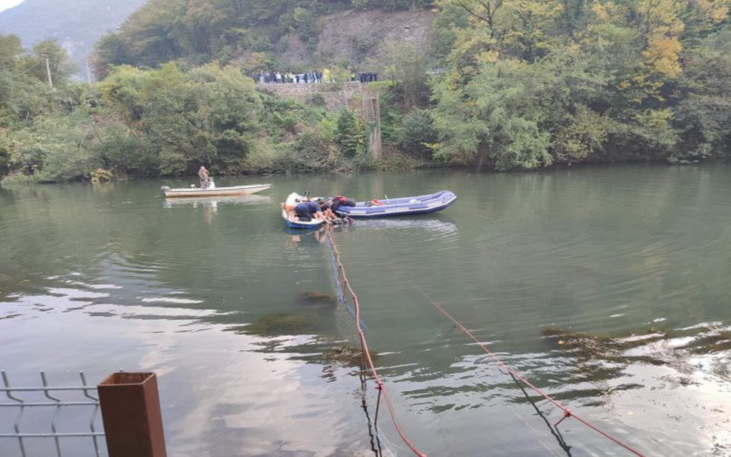 Nastradali putnici iz Srpske: U blizini Manastira Jovanje dvije osobe se utopile, 11 u bolnici