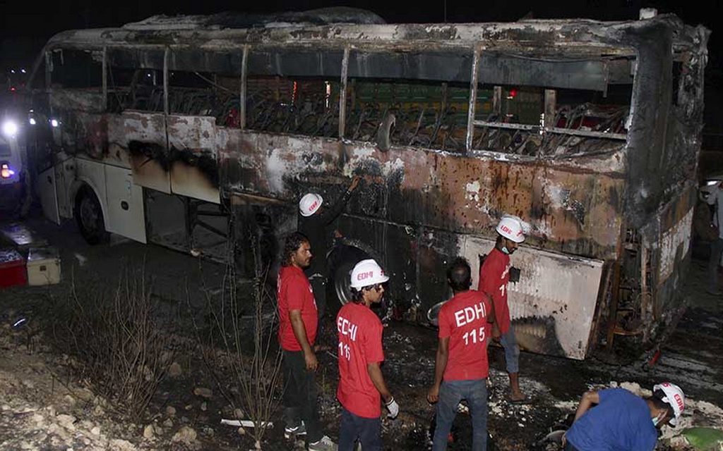 Strašna tragedija: Zapalio se autobus, poginulo najmanje 18 osoba, među njima osmoro djece