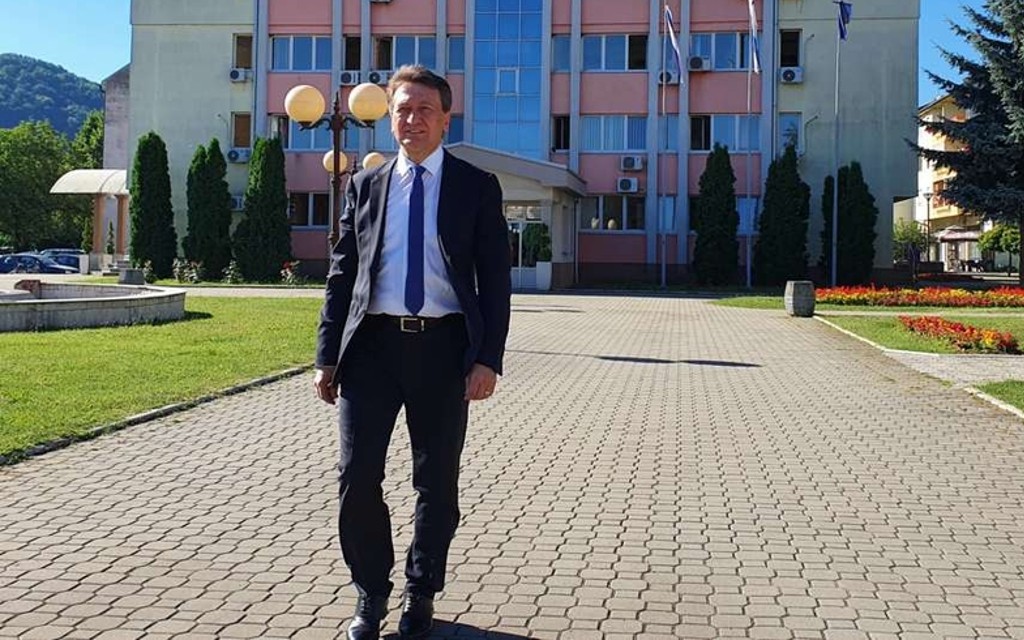 U Ugljeviku novi politički vjetrovi:  SDS-ov vječiti načelnik Vaslije Perić prepušta opštinu SNSD-u?