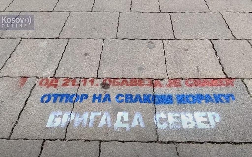 „Brigada Sever“: Osvanuli grafiti koji pozivaju na otpor u Kosovskoj Mitrovici