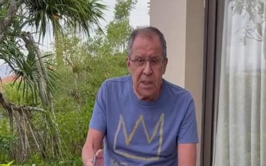 Zapadni mediji javili da je Lavrov u bolnici, on u šortsu uživa na terasi hotela!