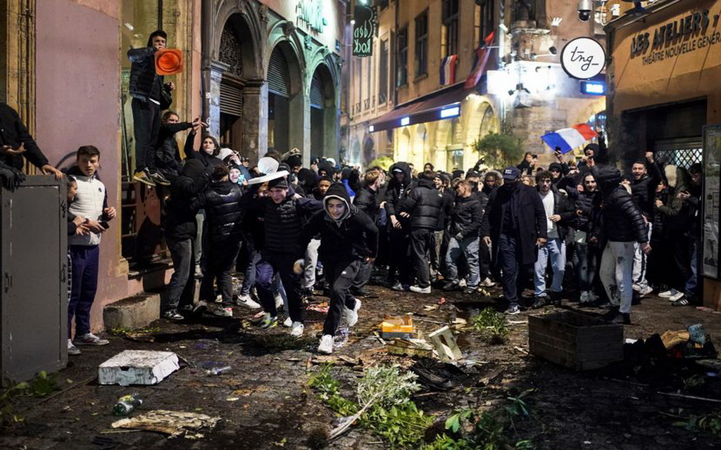 Ulice kao bojno polje: Totalni haos i jezive slike sa ulica Francuske poslije sukoba sa Marokancima