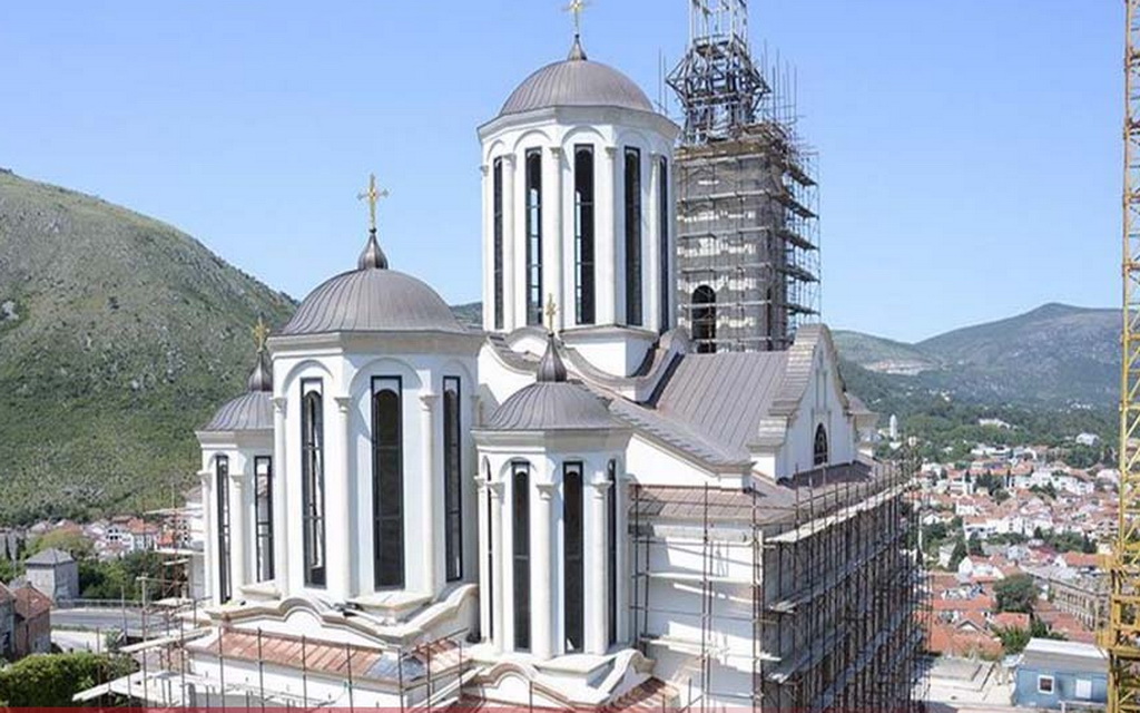Devastirana Saborna crkva u Mostaru: Sveštenstvo u suzama, strahuje za bezbjednost