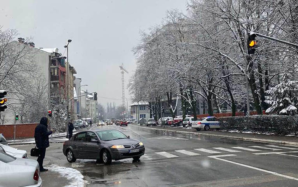 U Banjaluci i Drvaru prohodno, u Bosanskom Grahovu snijeg otežava saobraćaj