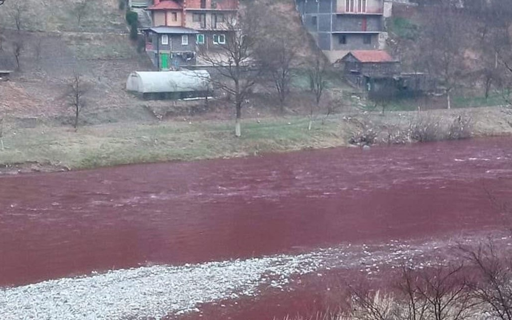 Teče crvena Bosna, građani zabrinuti
