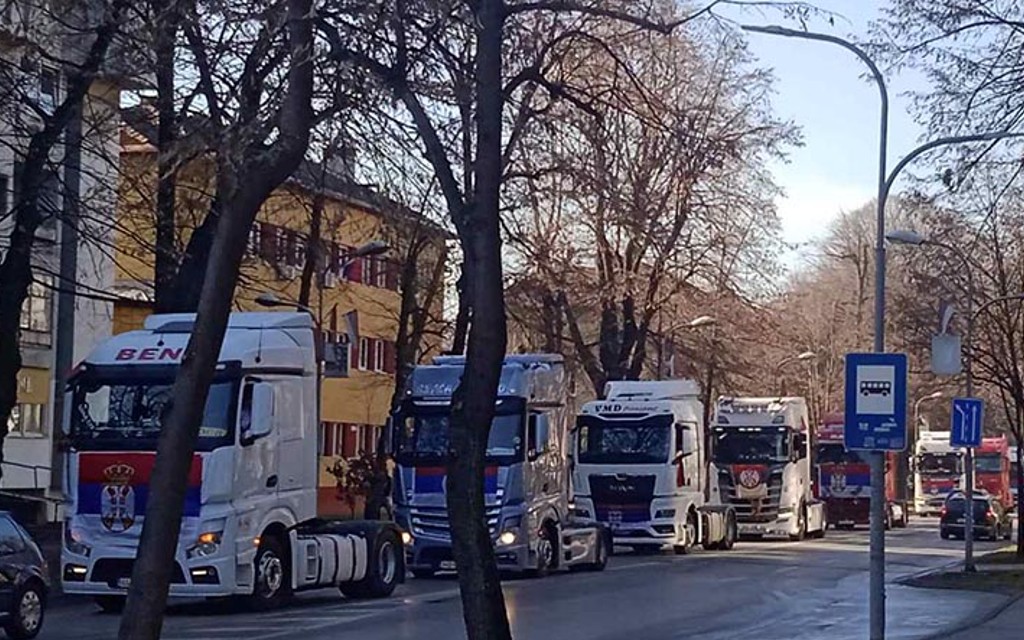 Kolona kamiona prošla kroz Banjaluku – Badnjak i srpska trobojka