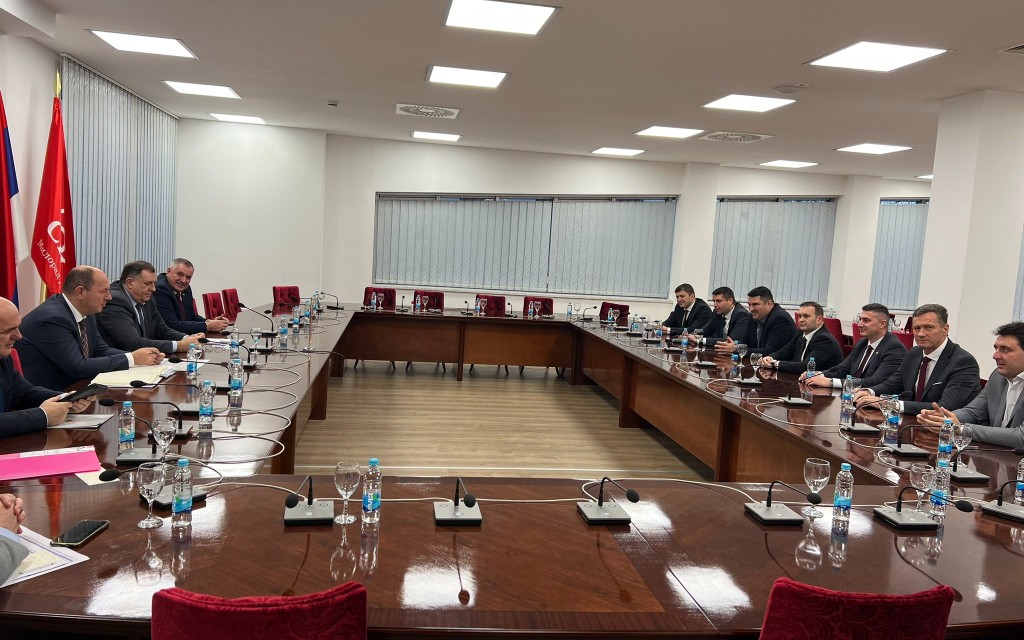 Završen sastanak u SNSD-u: Svi poslanici će glasati za Savjet ministara – Riješene dileme sa GrO SNSD IS