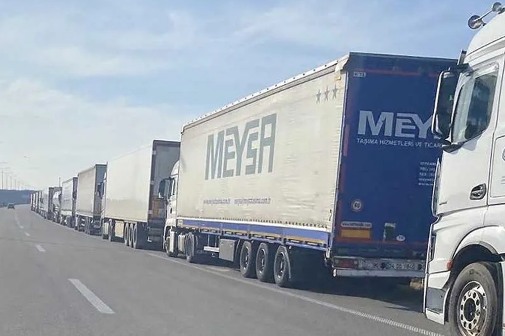 Hrvati detaljno pregledaju teretna vozila na granici sa Srbijom