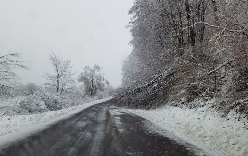 Vozačima se savjetuje oprezna vožnja: Otežan saobraćaj zbog ugaženog snijega, kolovozi mokri i klizavi