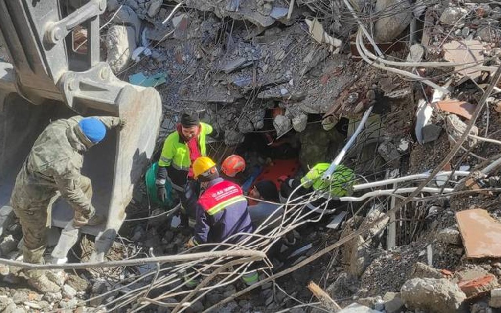 Preživio ispod ruševina 278 sati: Spasioci izvukli muškarca