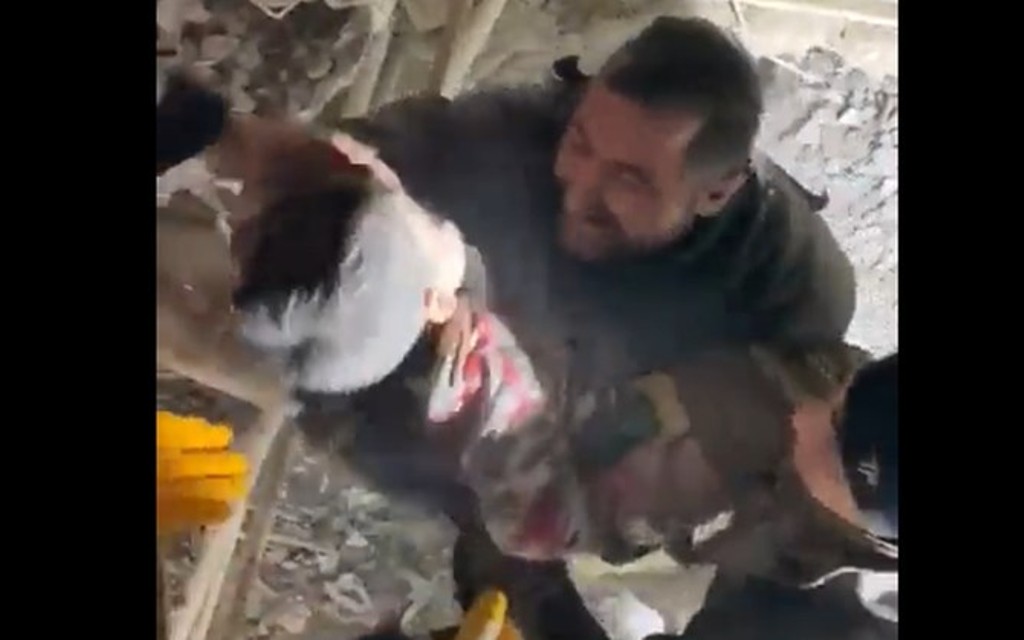 Spašen trogodišnji dječak koji je bio pod ruševinama 22 sata – DRAMATIČAN VIDEO