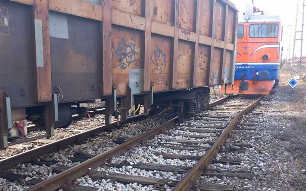 Srbija: Iz šina iskočio voz koji je prevozio FOSFORNU KISELINU