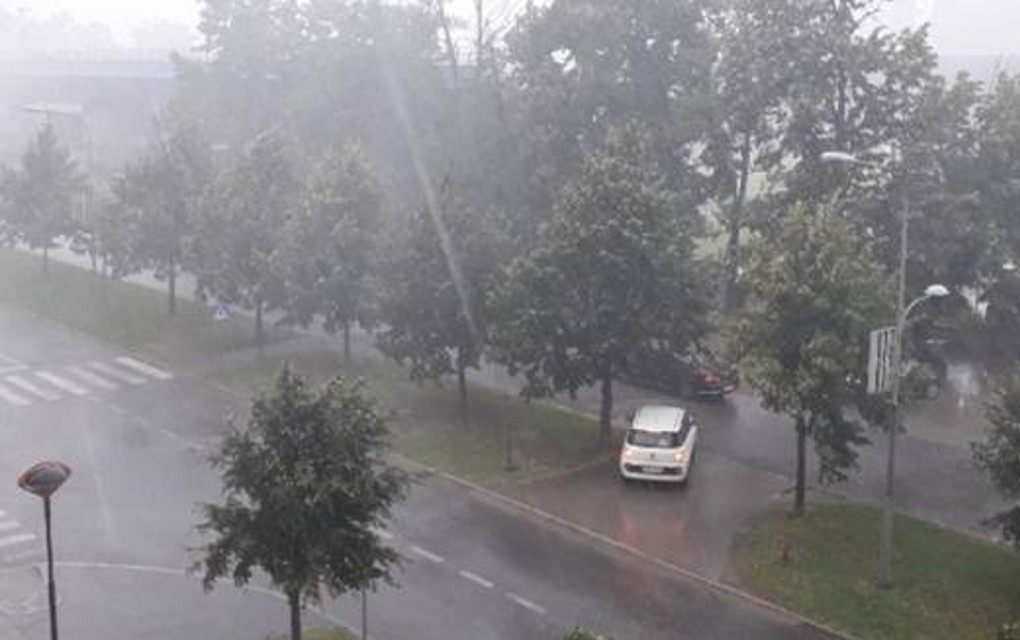 Nevrijeme u Banjaluci: Olujni vjetar praćen kišom pogodio najveći grad Srpske