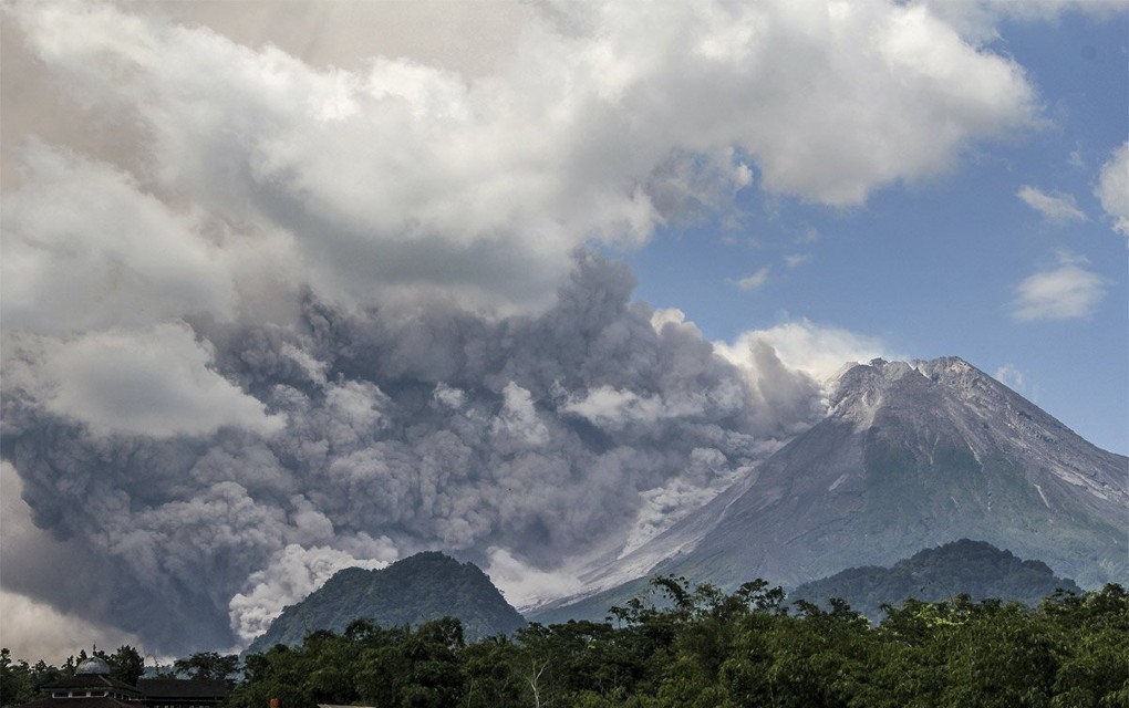 Eruptirao veliki vulkan u Indoneziji: Sela pod pepelom, lava teče kilometrima