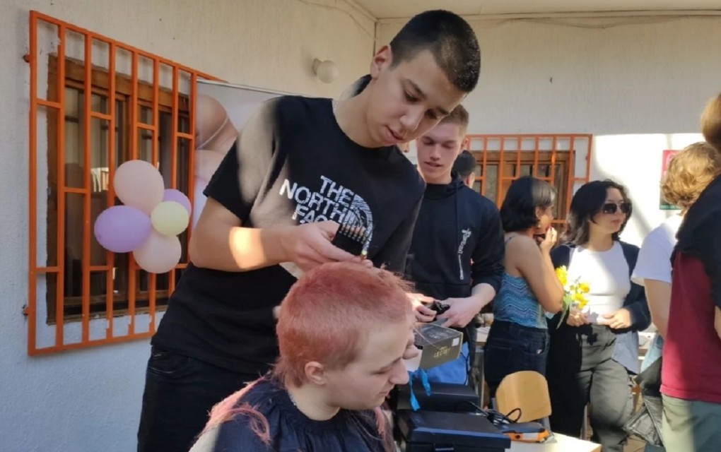 Školarci se šišali i donirali kosu za perike oboljelim od karcinoma