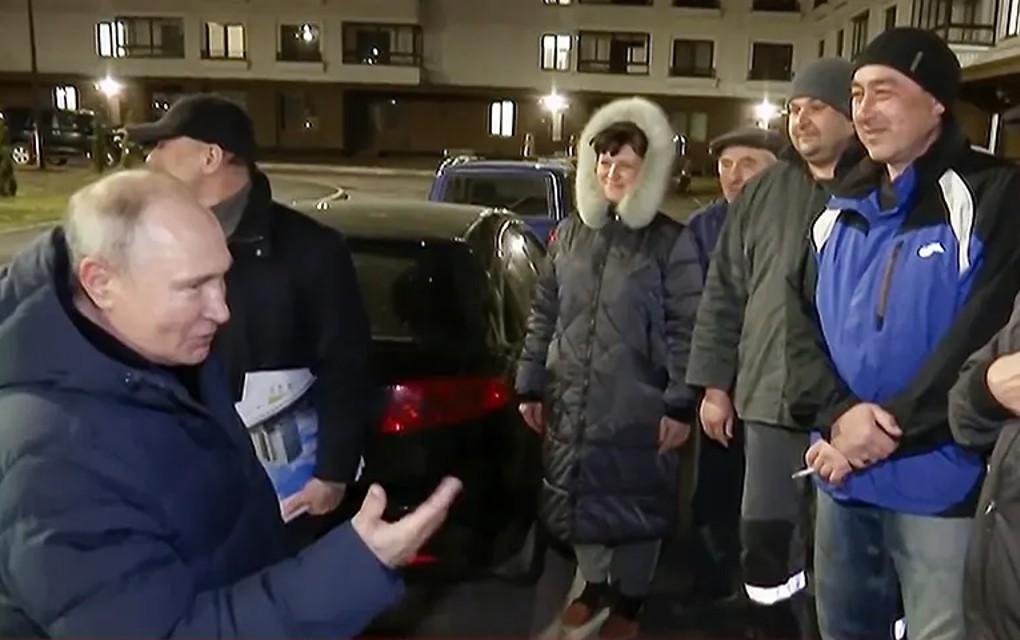 Putin se vozio po Marijupolju, pričao sa stanovnicima, oni ga ugostili