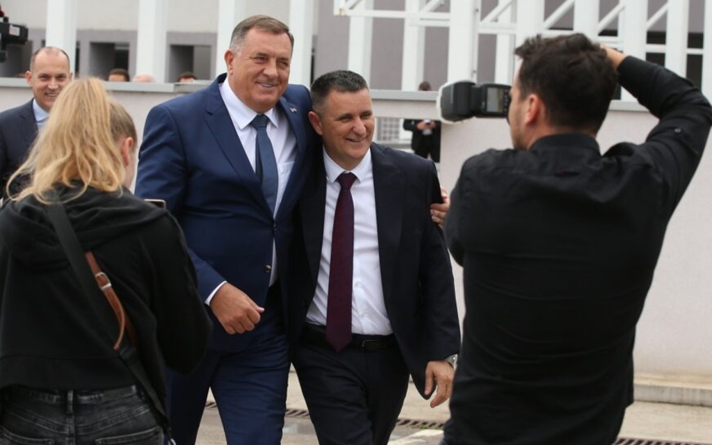 „To je Vlado Đajić, samo ga još niste upoznali“ Dodik nasmijao sve prisutne nakon sjednice GrO SNSD