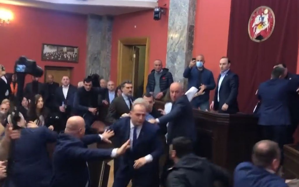 Opšta tuča u Parlamentu Gruzije – Valjda će biti razuma između PDP-a i Liste za pravdu i red